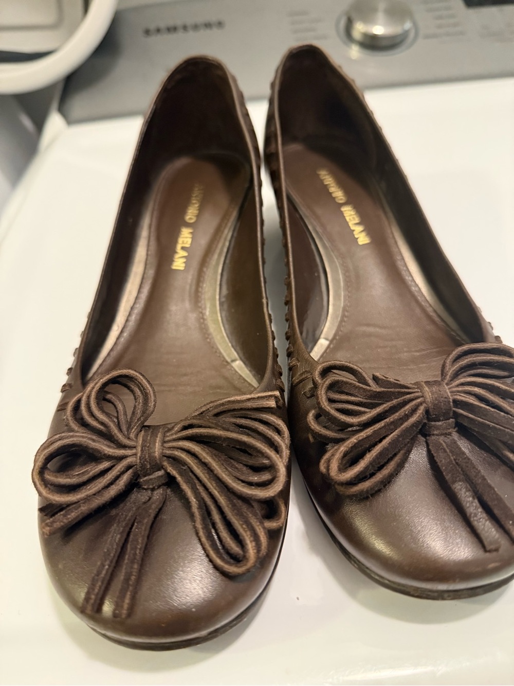 ANTONIO MELANI Brown Leather Bow 1” Heel Pumps